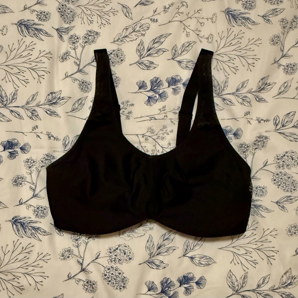 Black Chantelle Active Women's Bra